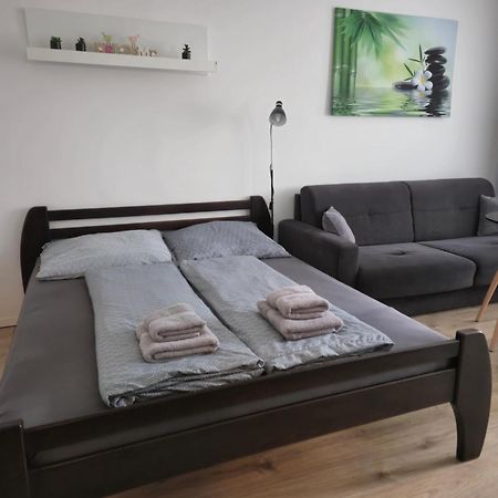 Apartment Klimka With Balcony, Free Wifi And Free Parking Bratislava Esterno foto